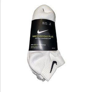 White Low Cut Nike Socks